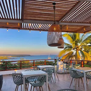 La Isla Puerto Ayora (Galapagos Islands)